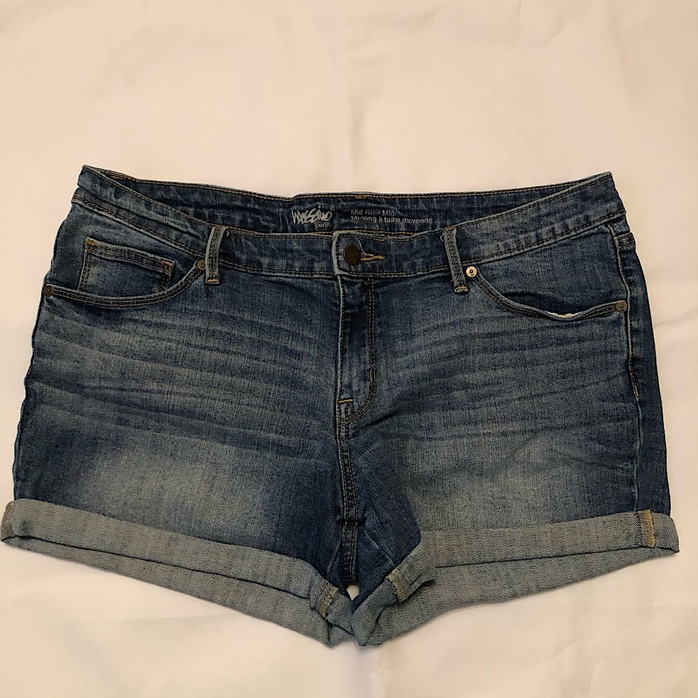 Jean Shorts - Size 14/32